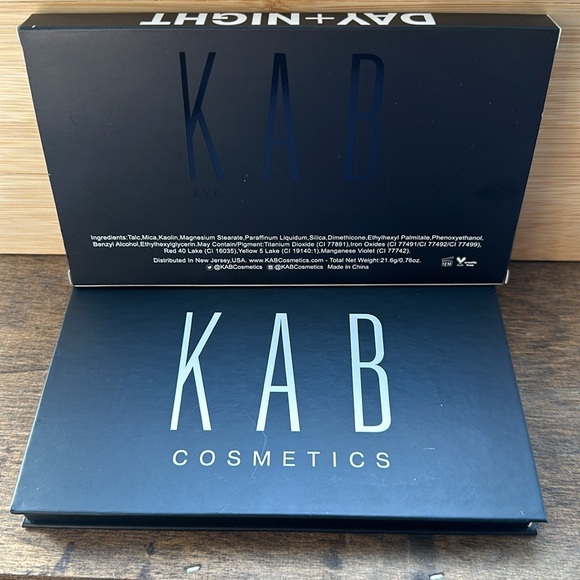 KAB Cosmetics - Day + Night Eyeshadow Palette - Picture 3 of 4